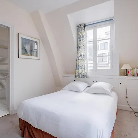 Veeve - Haussmannian Heights Apartment